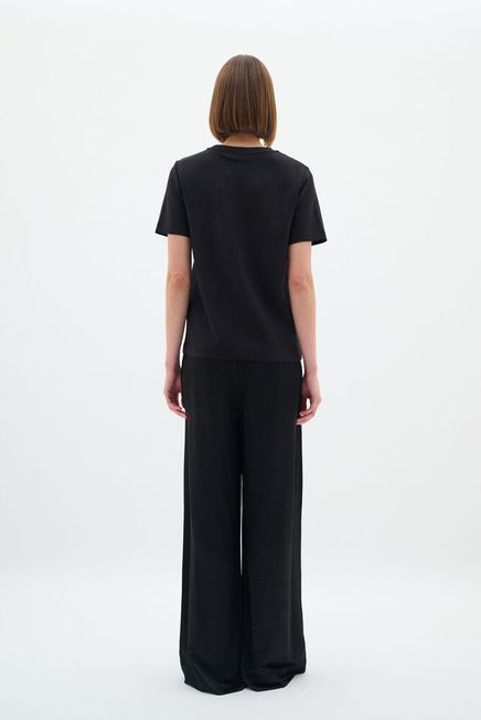 T-Shirt Logo In Wear