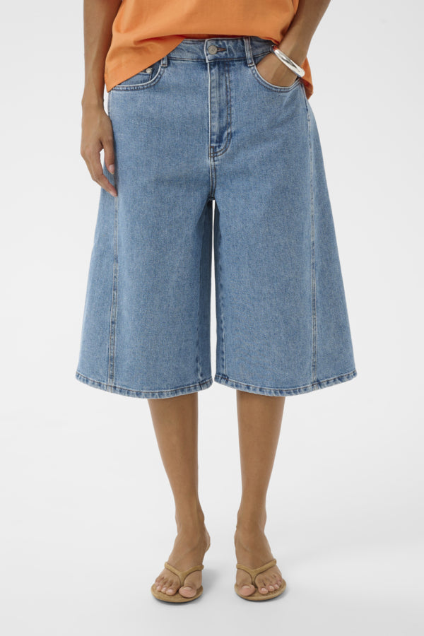 Short Adabella