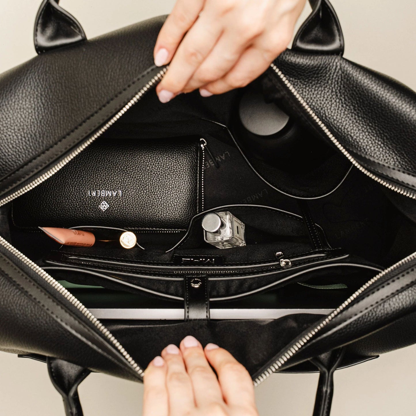 Le Mae - Petit sac de voyage en cuir vegan| Plusieurs couleurs