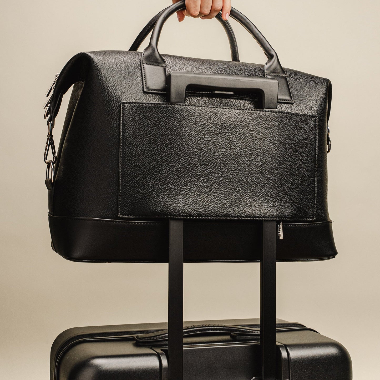 Le Mae - Petit sac de voyage en cuir vegan| Plusieurs couleurs